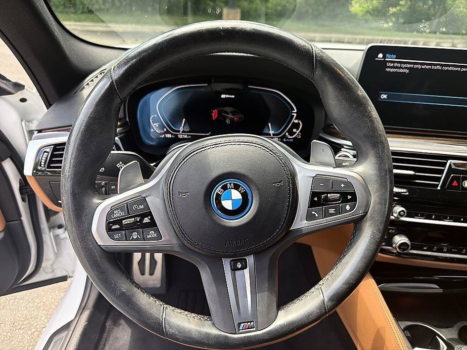 Used 2023 Alpine White BMW 530e xDrive image 13