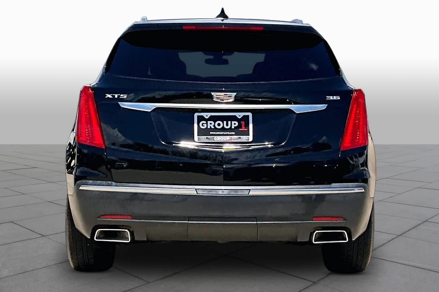 Pre-Owned 2017 Cadillac XT5 FWD