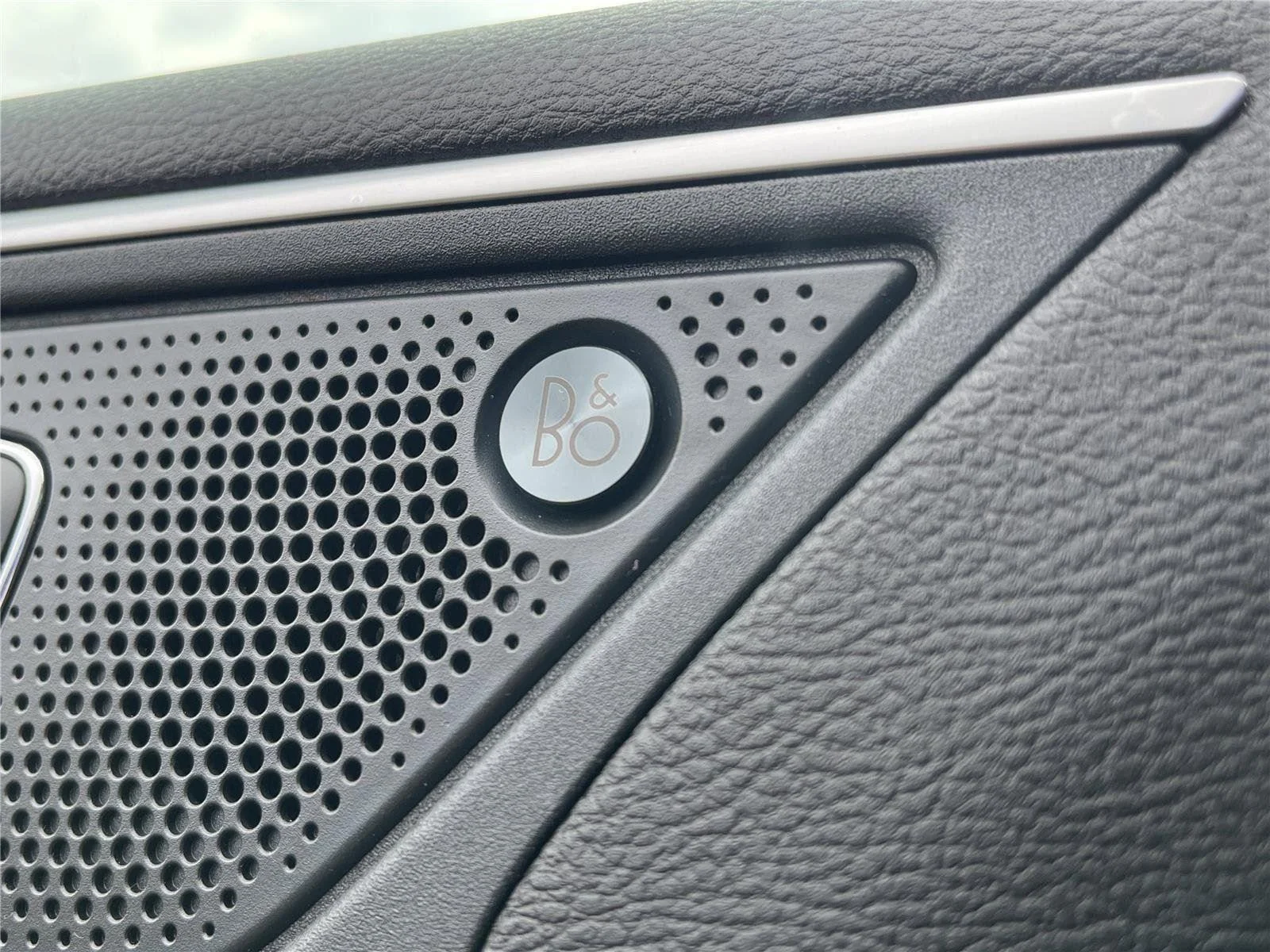 Used 2024 Agate Black Metallic Ford Titanium image 15