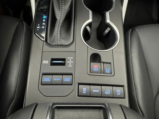 Used 2022 Pearl Toyota XLE image 17