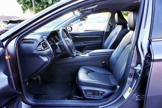 Used 2023  Toyota SE image 12