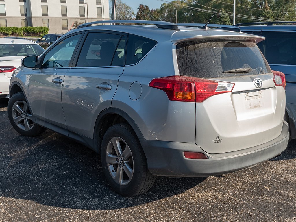 Used 2015 Classic Silver Metallic Toyota XLE image 4