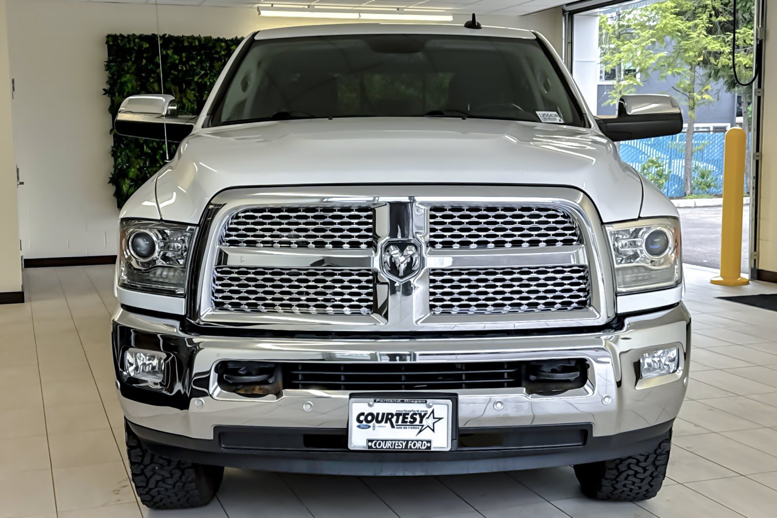 Used 2018 Bright White Clearcoat Ram Laramie image 9