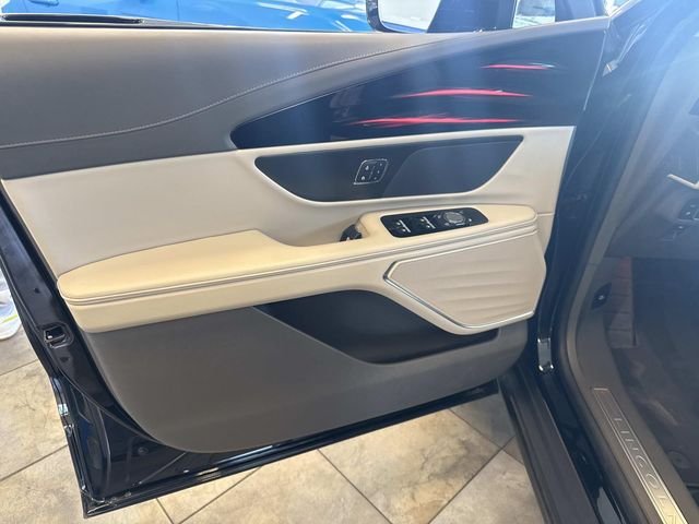 Used 2025 Black Metallic Lincoln Premiere image 17
