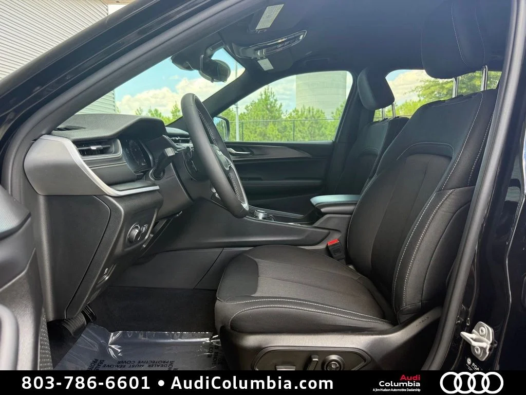 Used 2025 Black Jeep Laredo image 22