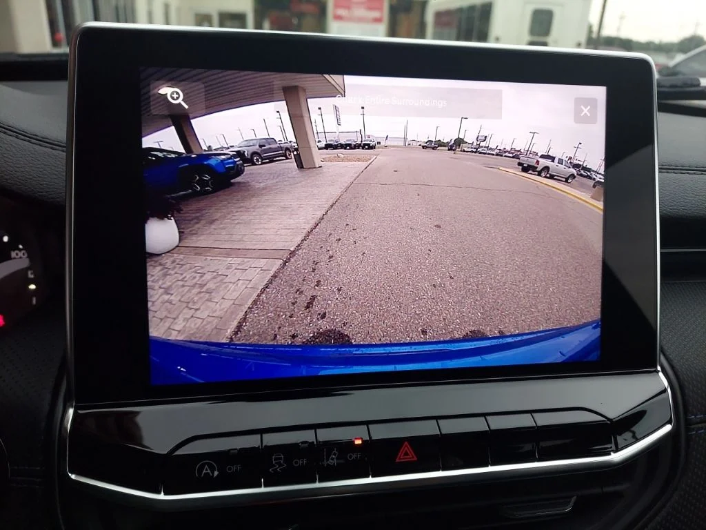New 2026 Hydro Blue Pearlcoat Jeep Latitude image 27