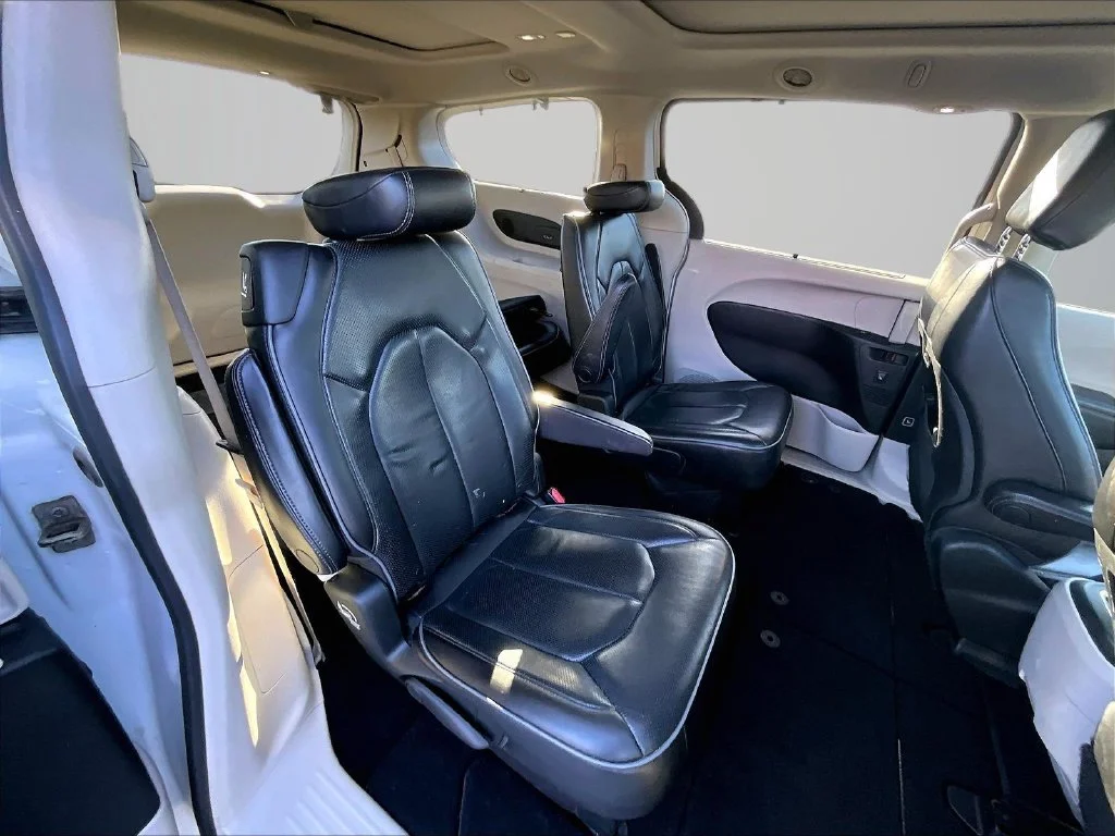 Used 2018 White Chrysler Limited image 25