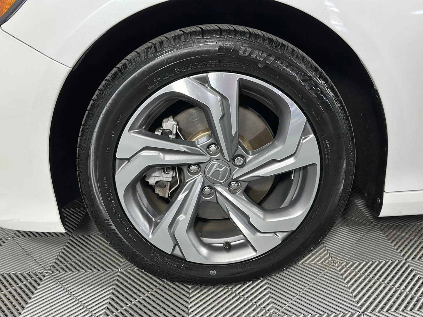 Used 2020 Platinum White Pearl Honda EX-L image 7