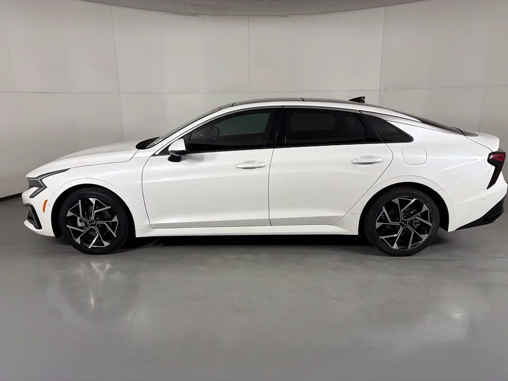 Used 2025 White Kia EX image 5
