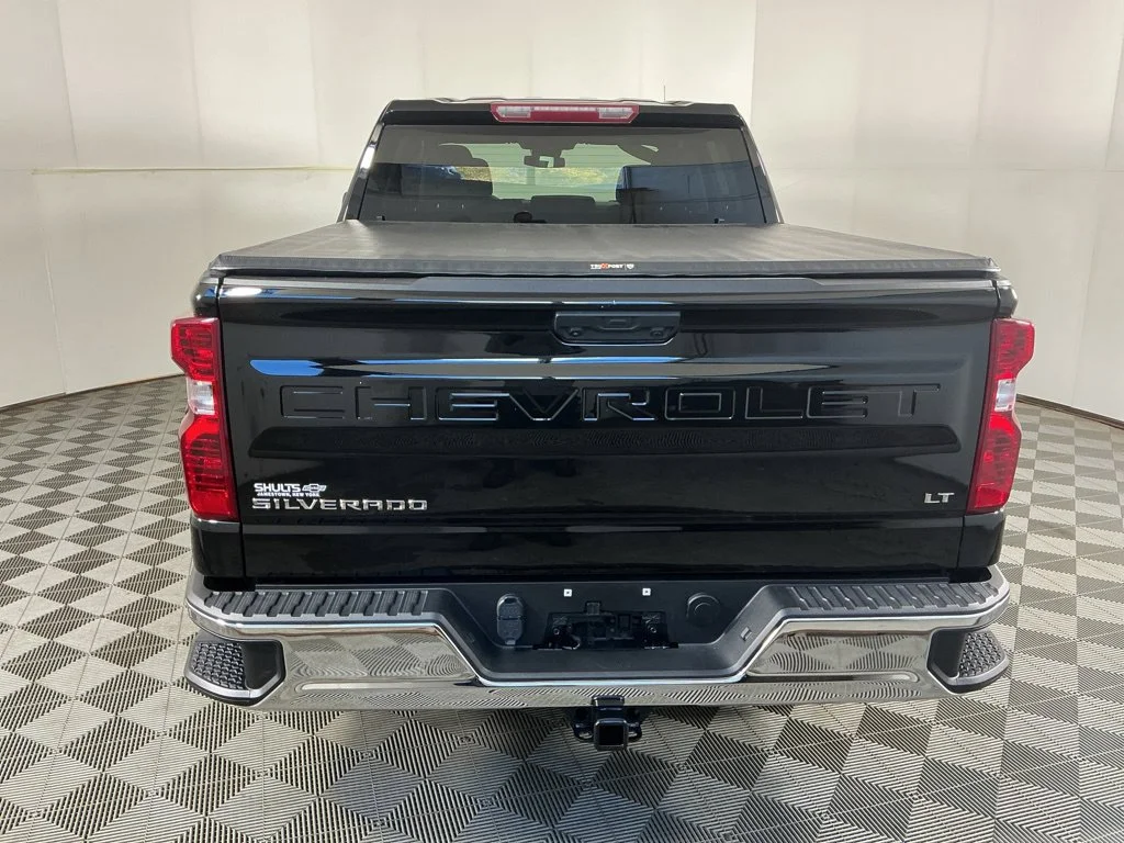 Used 2022 BLACK Chevrolet LT image 9