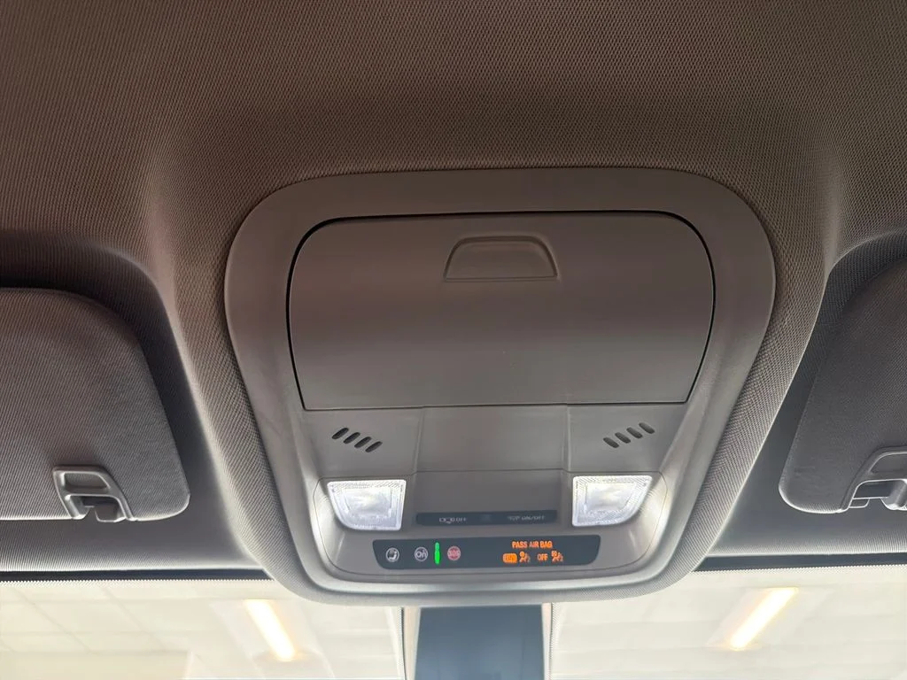 Used 2023 Silver GMC SLE image 19