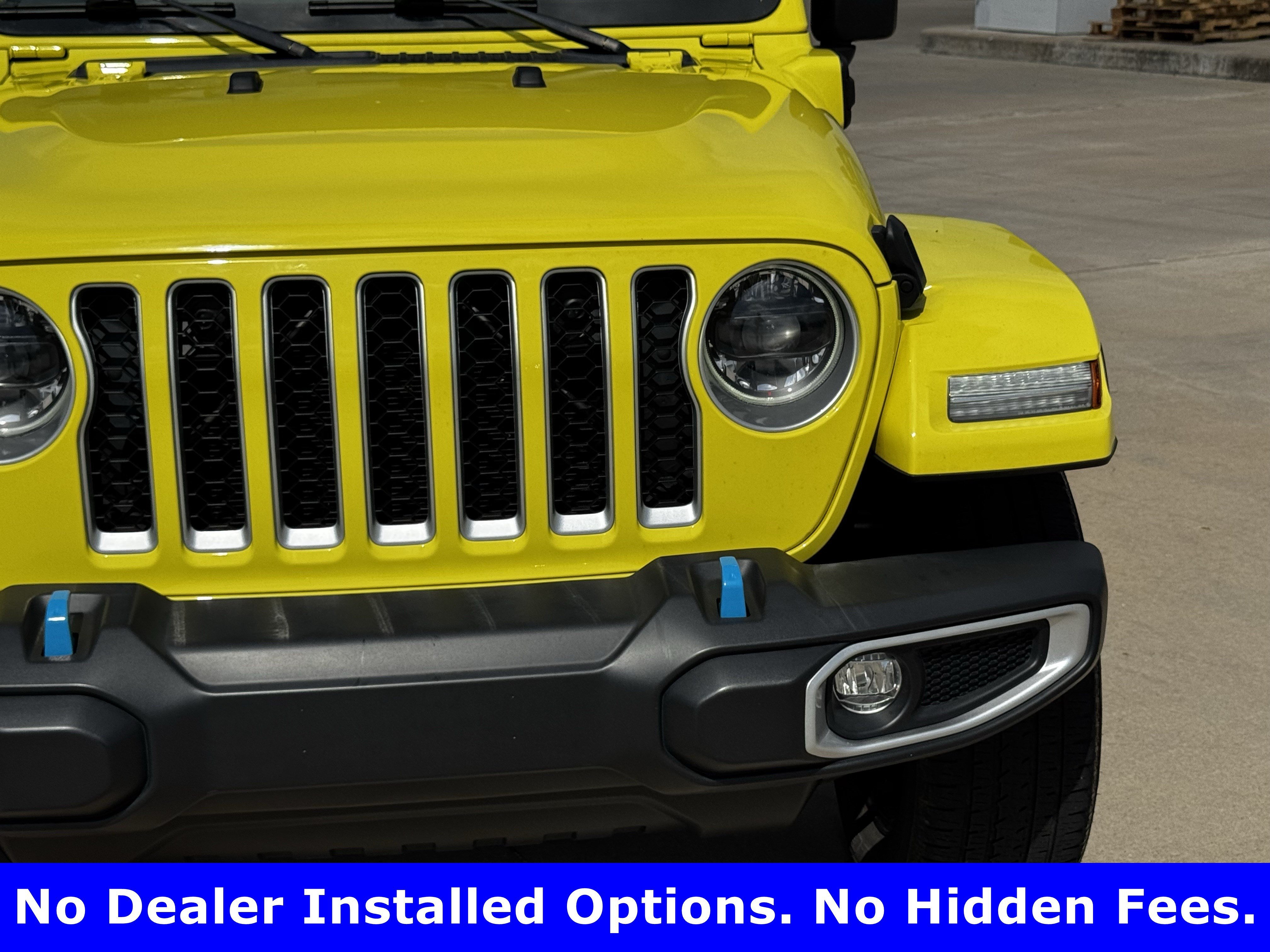 Used 2023 High Velocity Clearcoat Jeep Sahara image 4