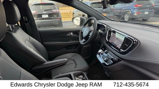 2026 Chrysler Pacifica Select - Photo 39