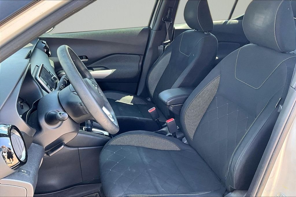 Used 2018 Silver Nissan SV image 22