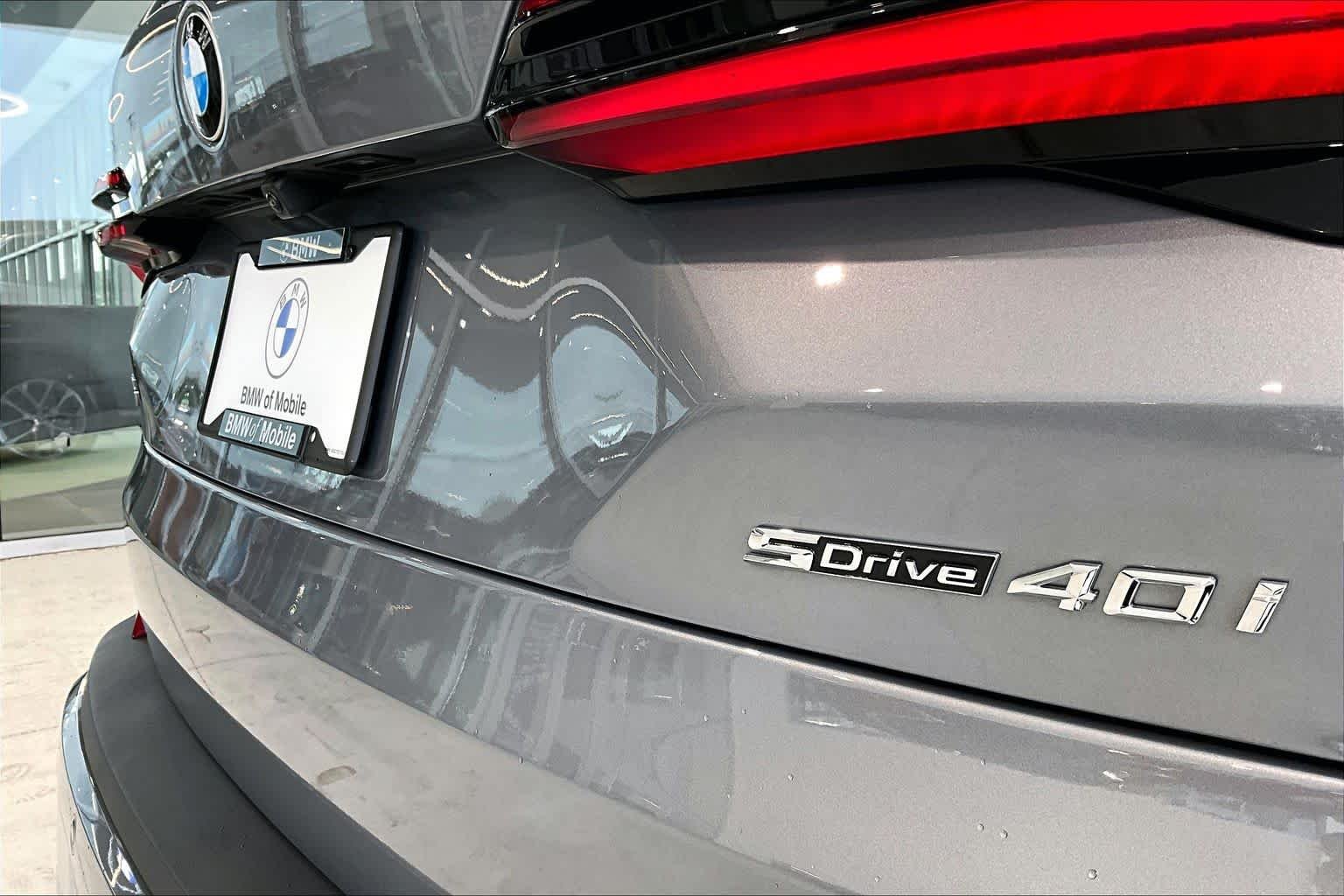 Used 2026 Skyscraper Grey Metallic BMW sDrive40i image 9