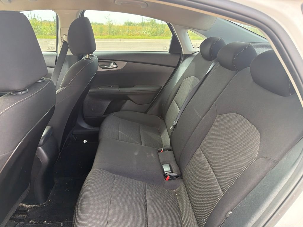 Used 2021 Snow White Pearl Kia LXS image 7