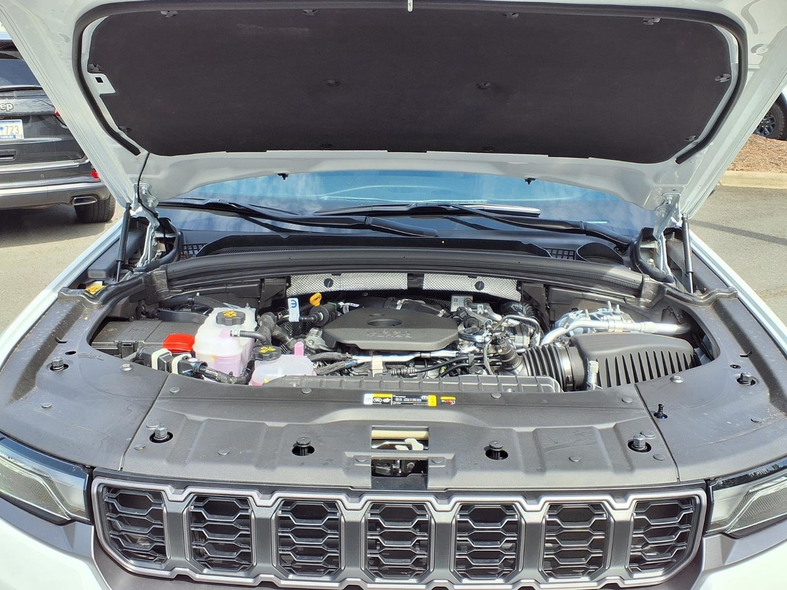 New 2026 Bright White Clearcoat Jeep Laredo Altitude image 27