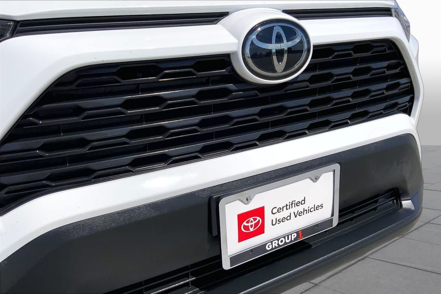 Used 2023 Ice Cap Toyota LE image 29