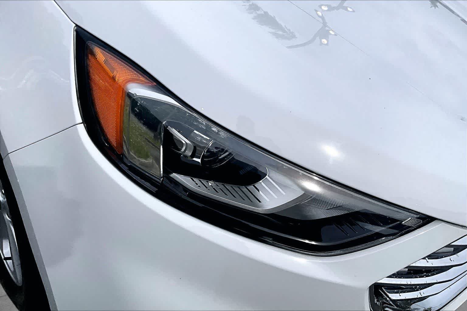 Used 2021 Oxford White Ford SE image 25