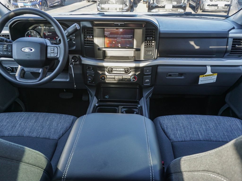 New 2026 Oxford White Ford XLT image 14