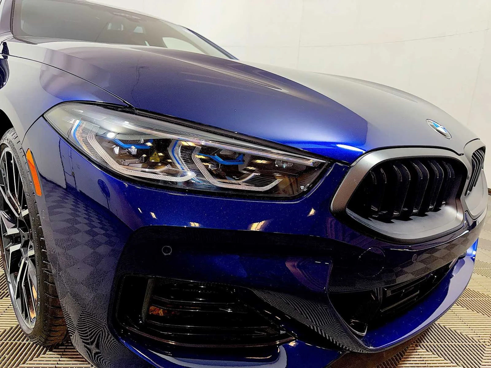 2026 BMW 8 Series M850i - Photo 23