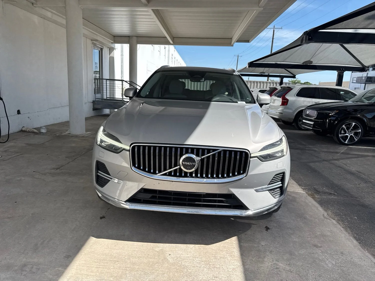 2023 Volvo XC60 B5 Plus Bright Theme AWD's photo