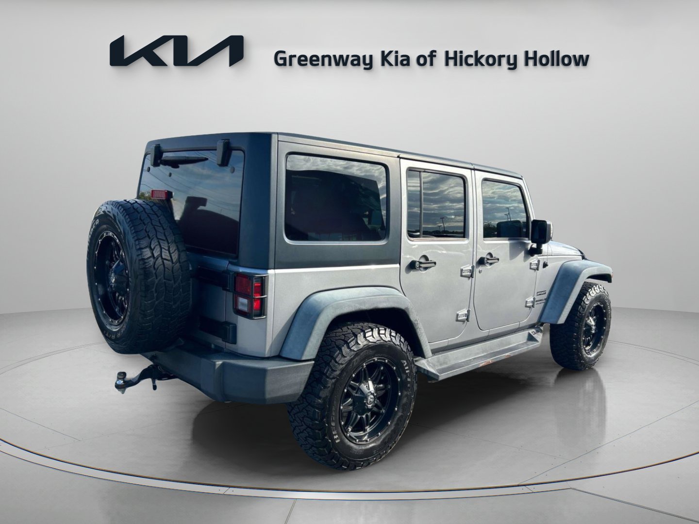 Used 2017 Billet Silver Metallic Clearcoat Jeep Sport image 7