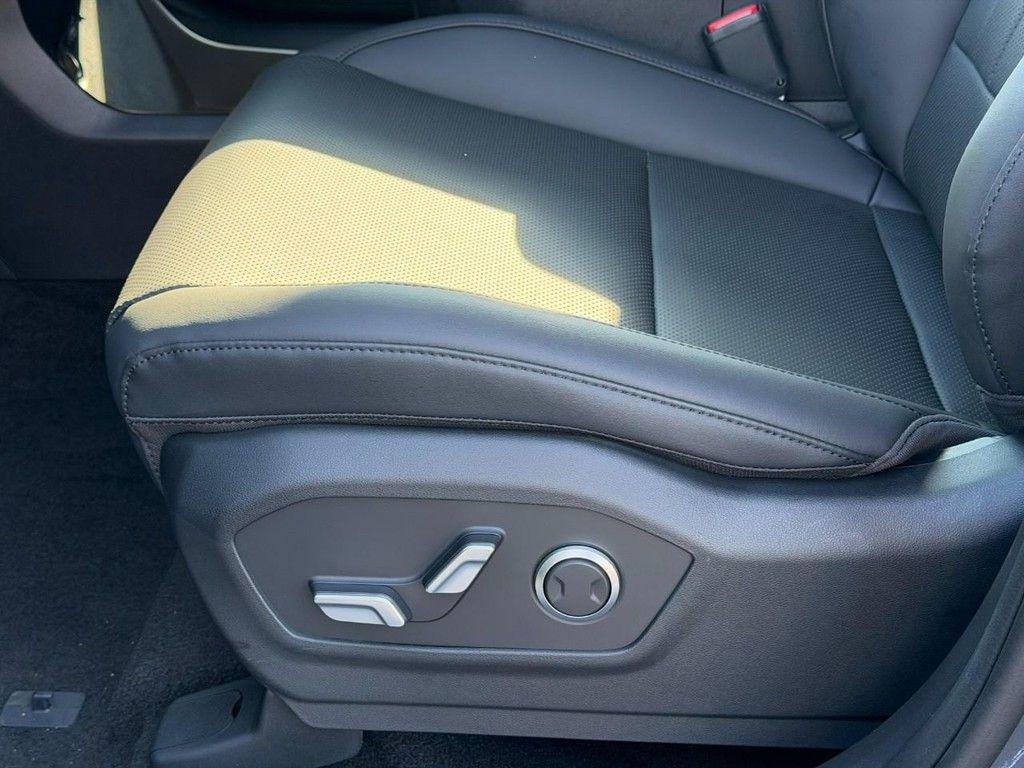 New 2027 Gray Hyundai SEL AWD image 10