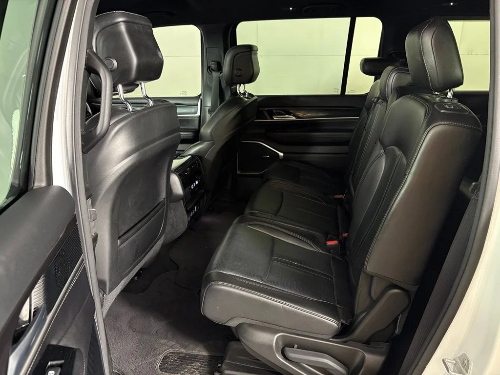 Used 2023 White Jeep Base image 36