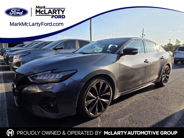 Used 2022 Gray Nissan SR image 1