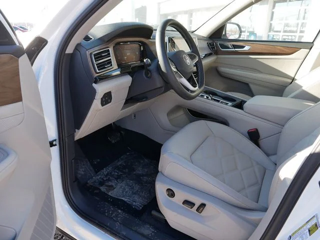 New 2026 White/off-white Volkswagen SE image 7