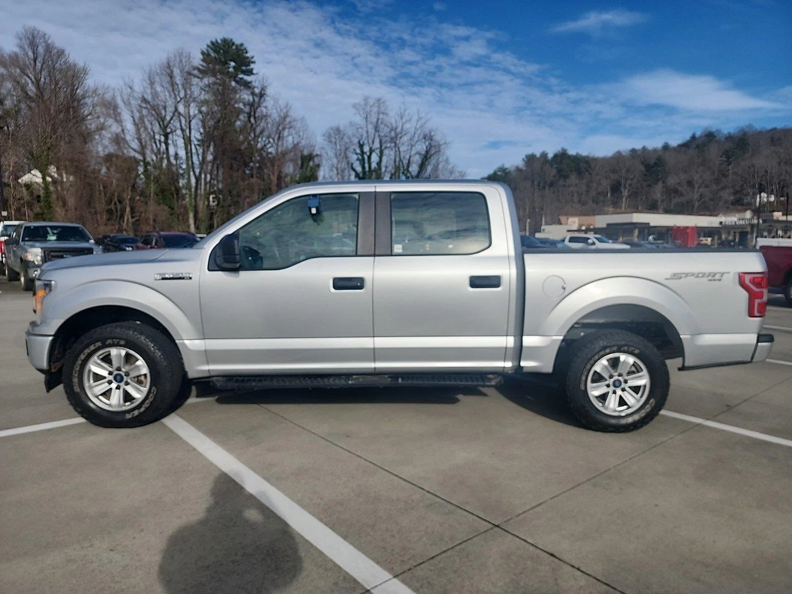 Used 2018 Stone Gray Ford XL image 4