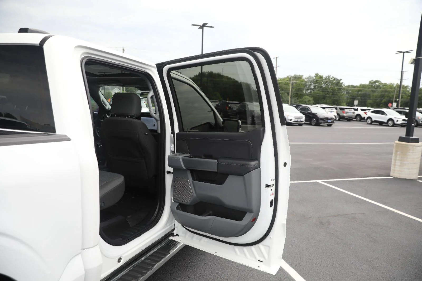 Certified Used 2024 Oxford White Ford XLT image 32