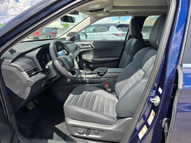 2025 Mitsubishi Outlander SE - Photo 15