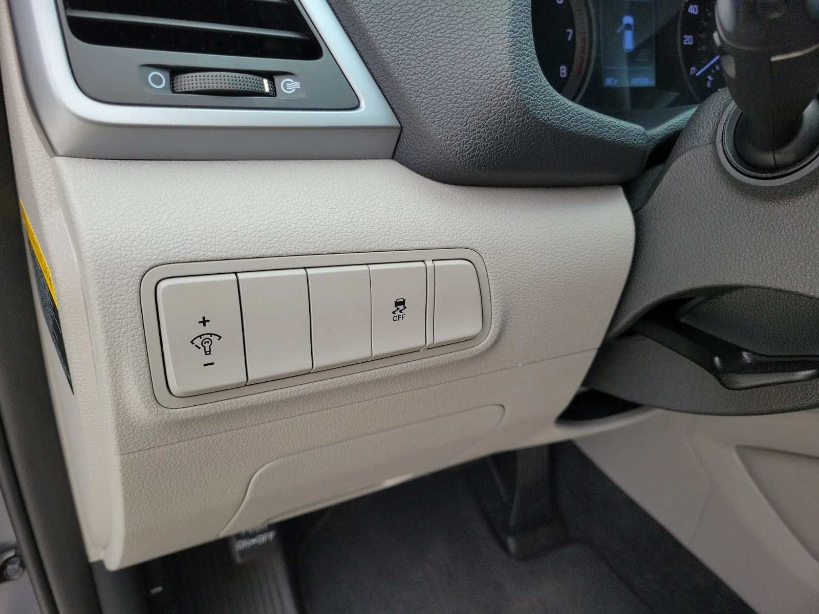 Used 2016 Coliseum Gray Hyundai SE image 13