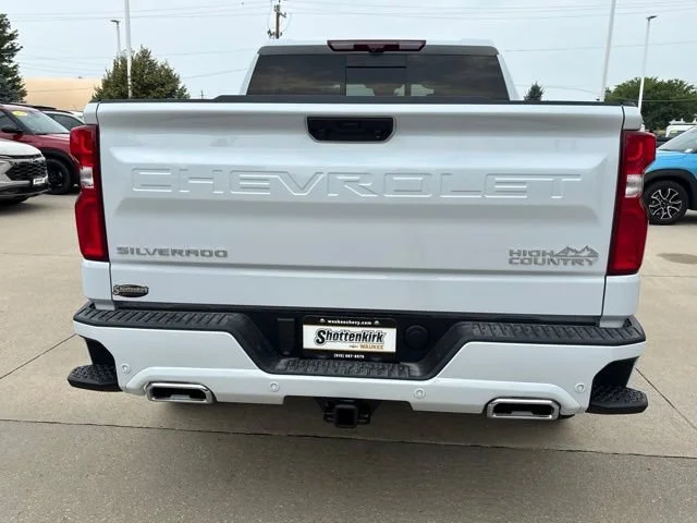 New 2026 Polar White Tricoat Chevrolet High Country image 7