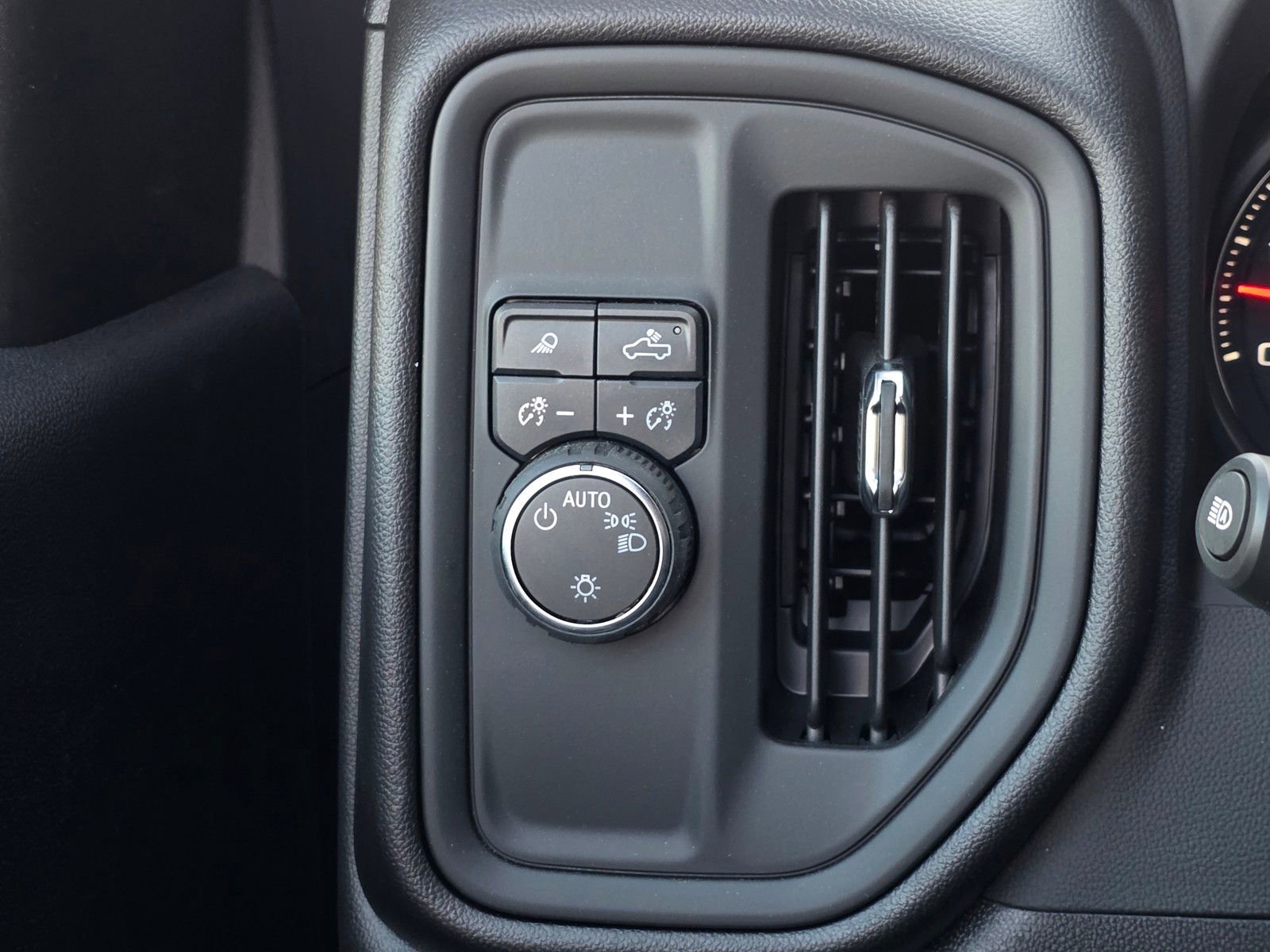 2025 Chevrolet Silverado 2500 HD Custom - Photo 34