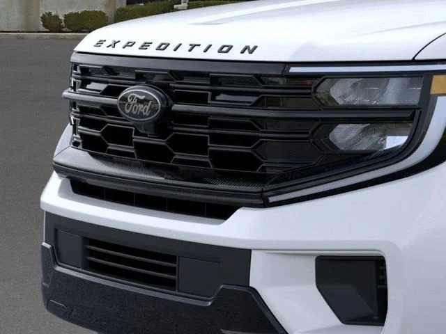 New 2025 Star White Metallic Tri-Coat Ford Platinum® image 17