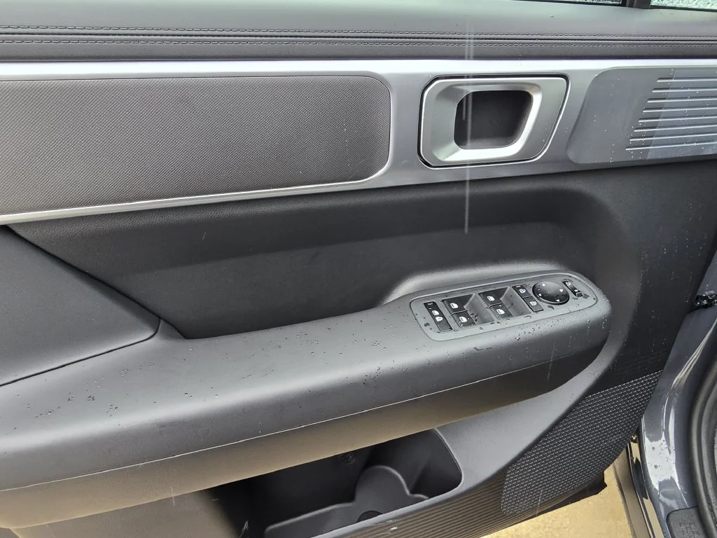 New 2027 Gray Hyundai SE image 15
