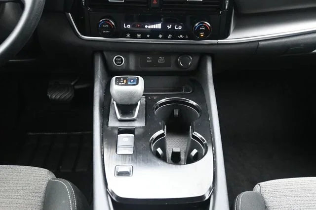 Used 2022 Silver Nissan SV image 21
