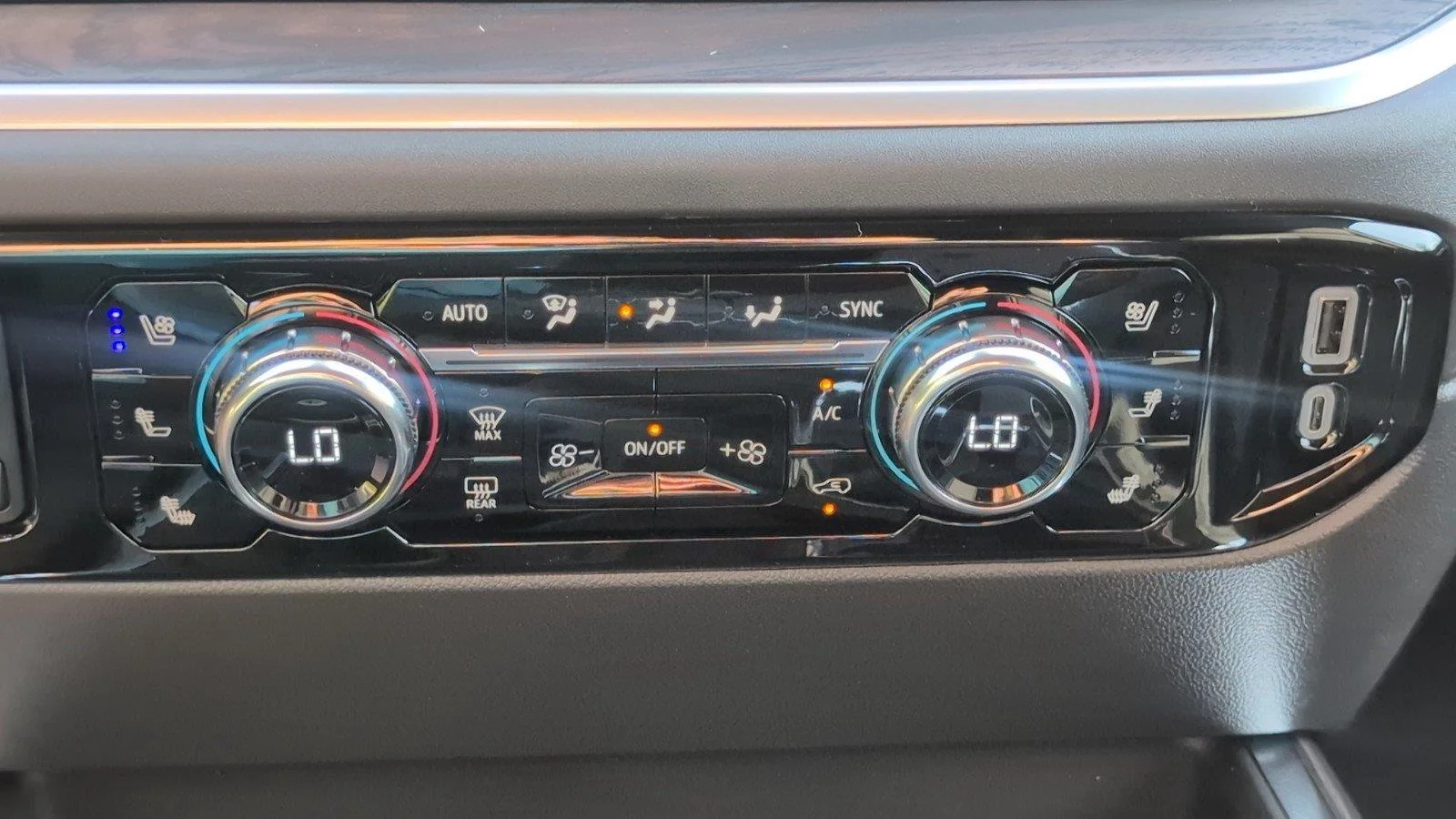 New 2026 Summit White GMC SLT image 24