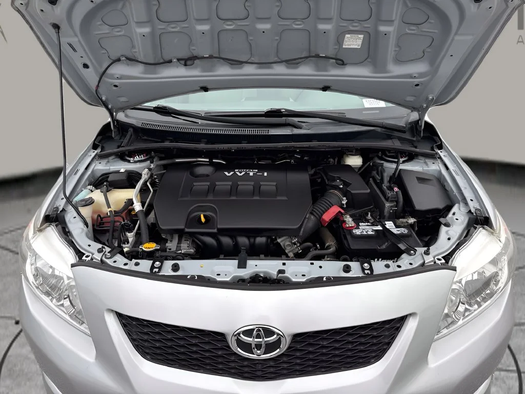 Used 2010 Silver Toyota LE image 23