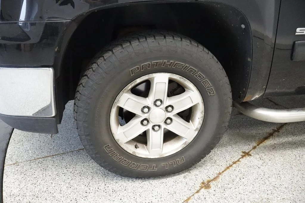 Used 2011 Black GMC SLE image 12