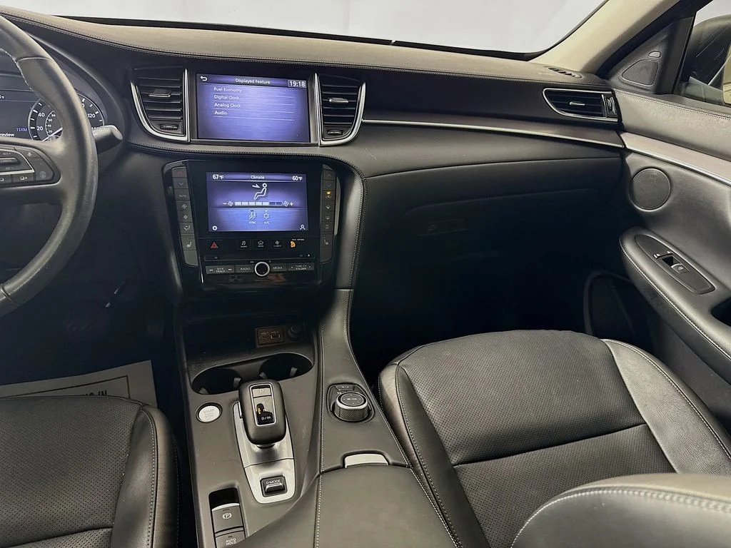 Certified Used 2023 White INFINITI LUXE image 31