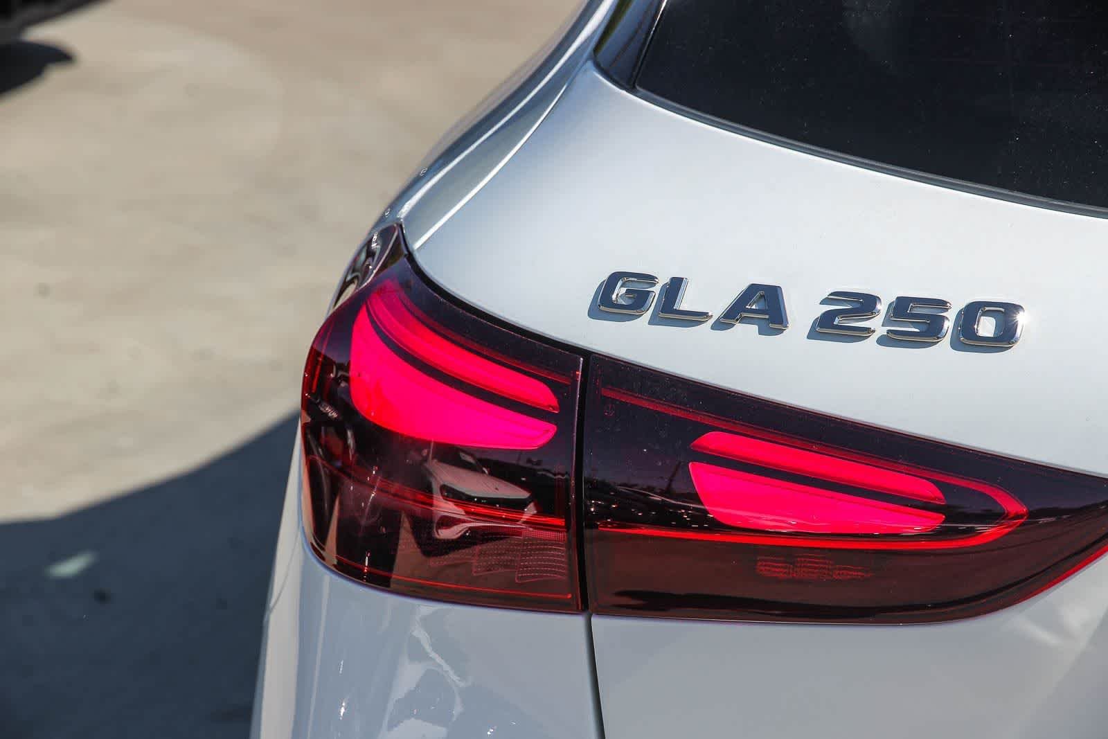 New 2026 Polar White Mercedes-Benz GLA 250 image 7