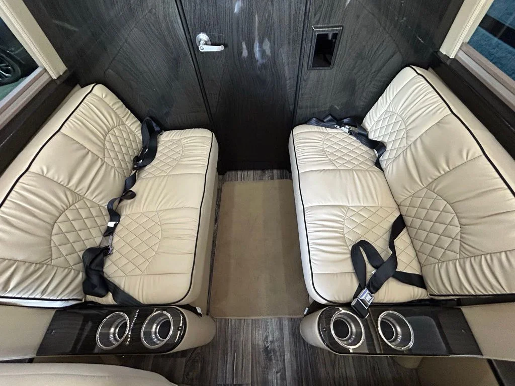 Used 2021 Black Mercedes-Benz Midwest Luxe Cruiser image 37