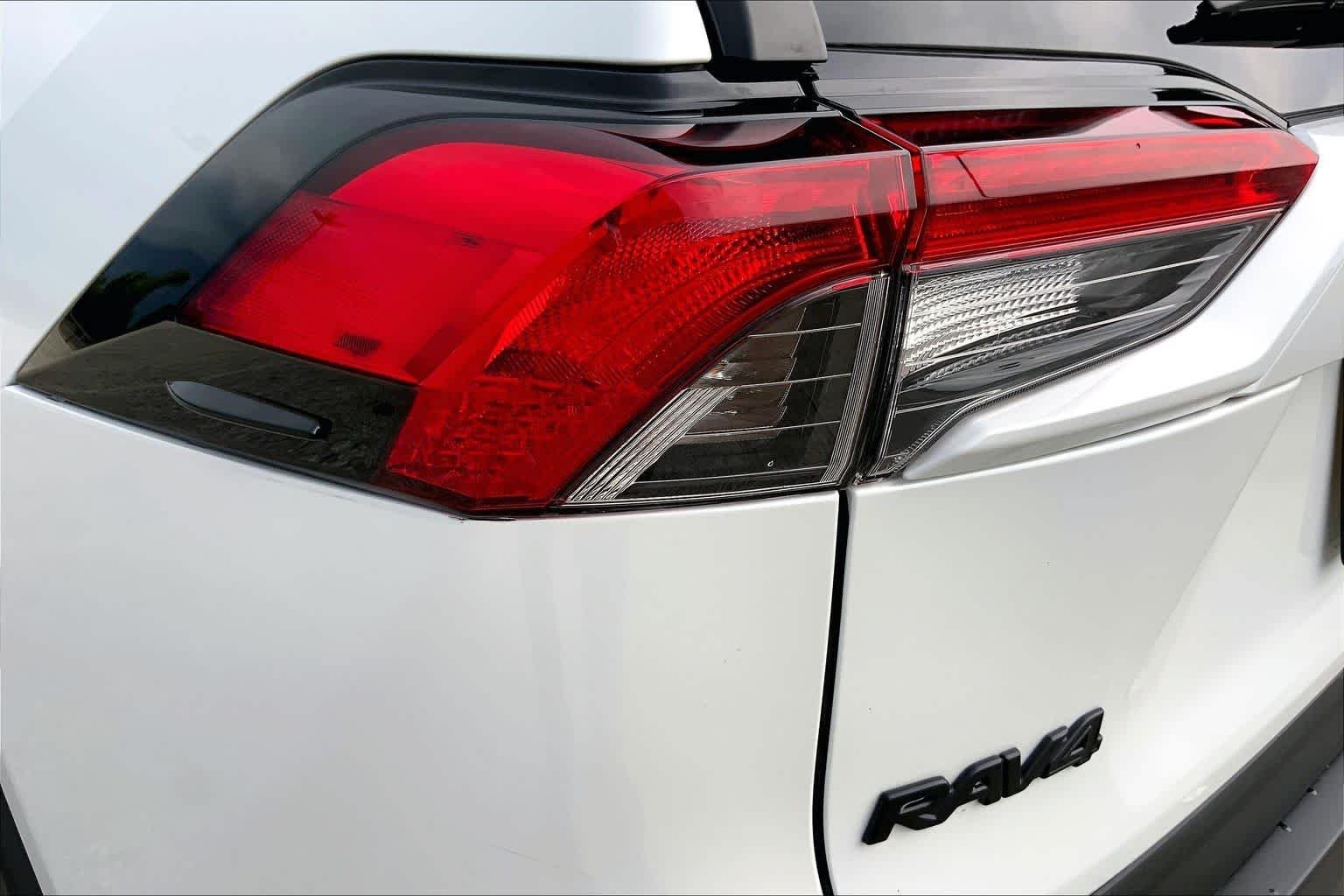 Used 2025 Wind Chill Pearl Toyota XLE Premium image 28