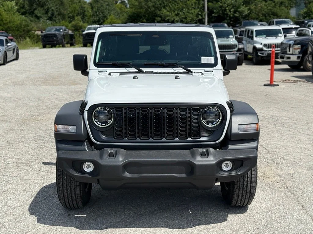 New 2026 Bright White Clear-Coat Exterior Paint Jeep Sport S image 3