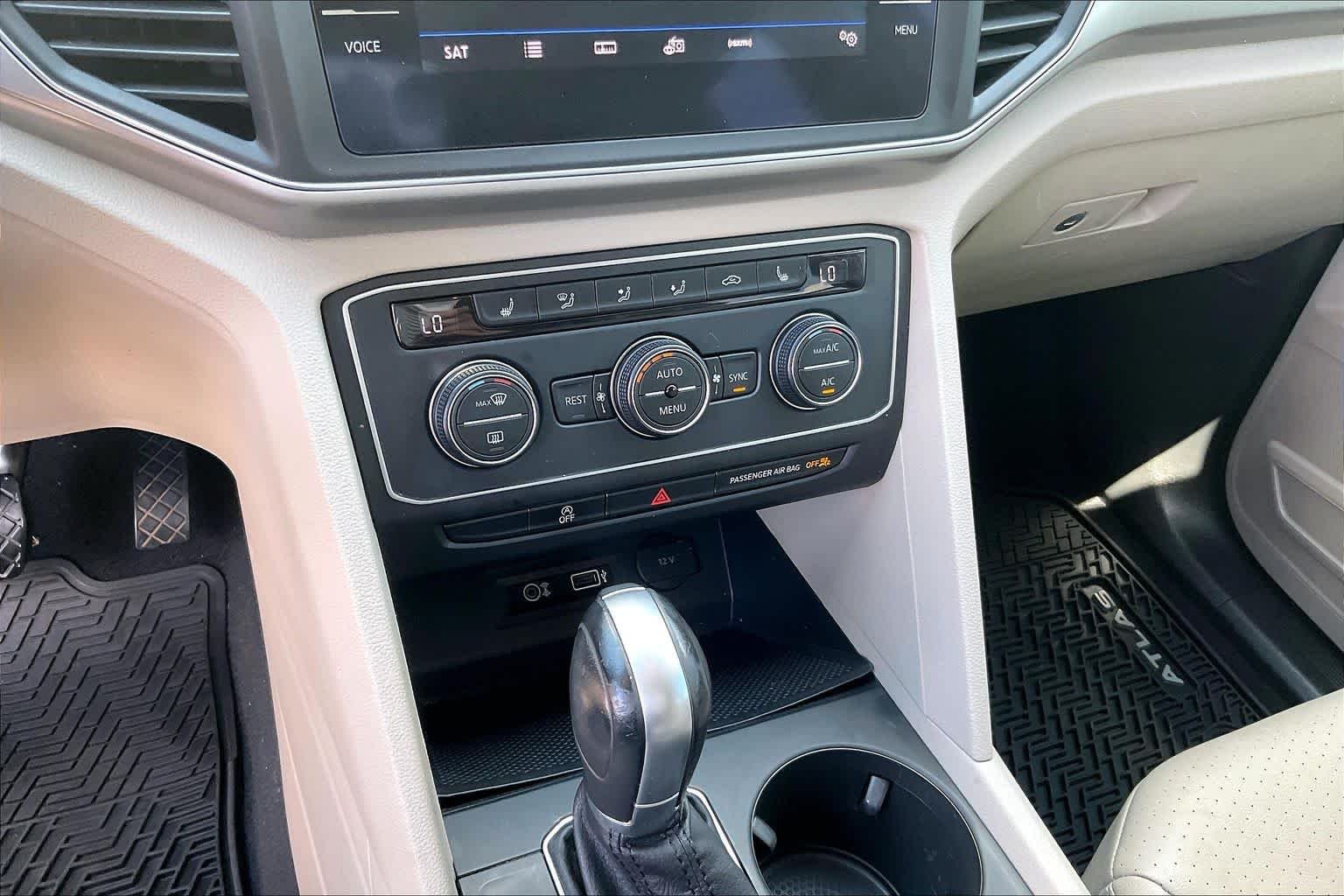 Used 2019 Pure White Volkswagen 3.6L V6 SE image 33