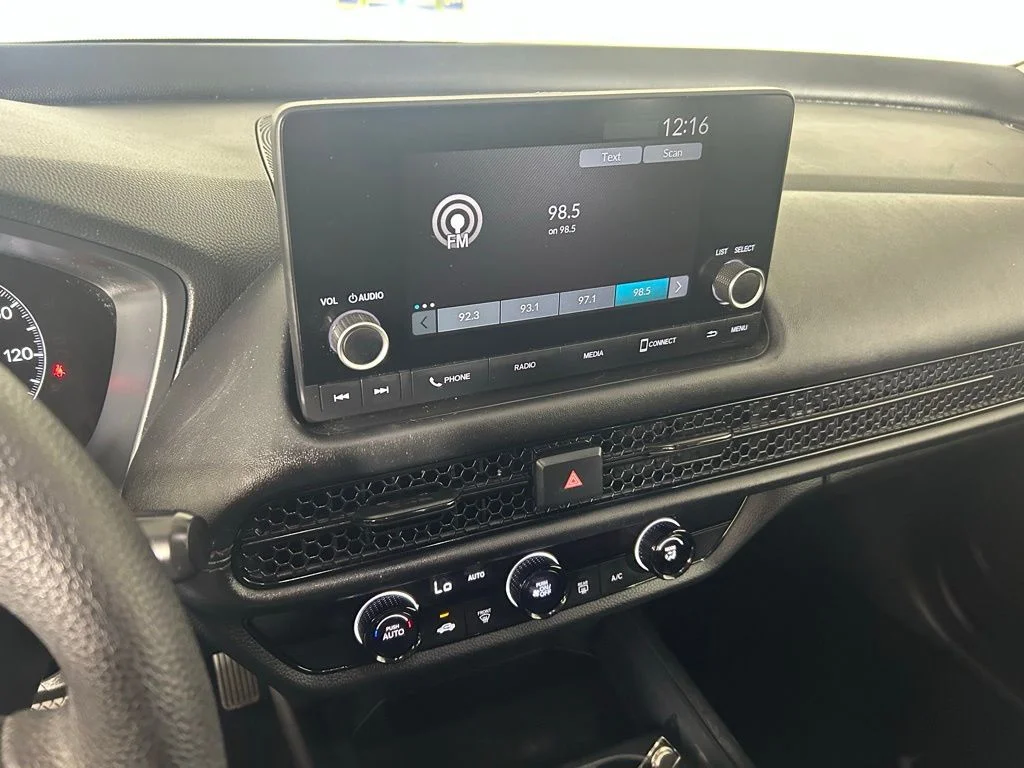 Used 2025  Honda LX image 2